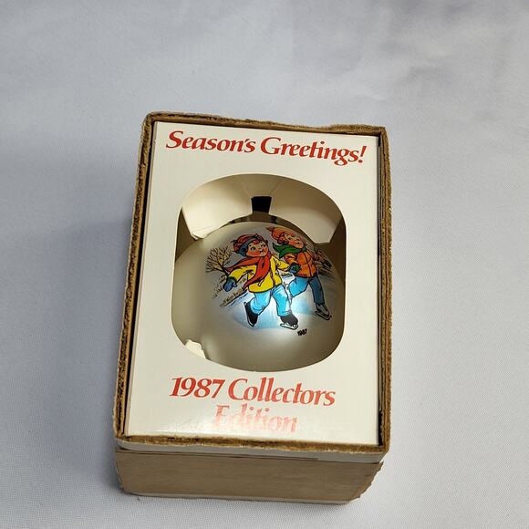 Campbell Kids Season’s Greetings 1987 Collectors Edition Frosted Glass Ornament - Picture 5 of 8
